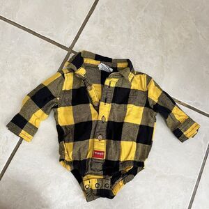 307. Wrangler Yellow Black Plaid Button Down Size 3 months